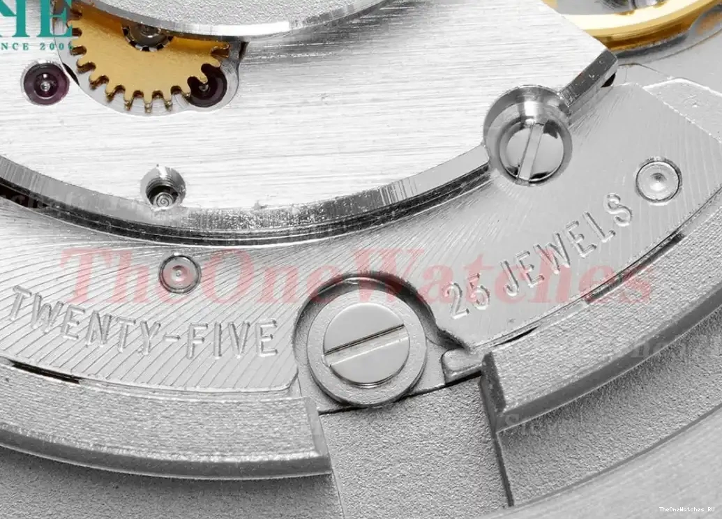 A1110 White 42mm Stk SS Classic APSF Fusion LE 0610